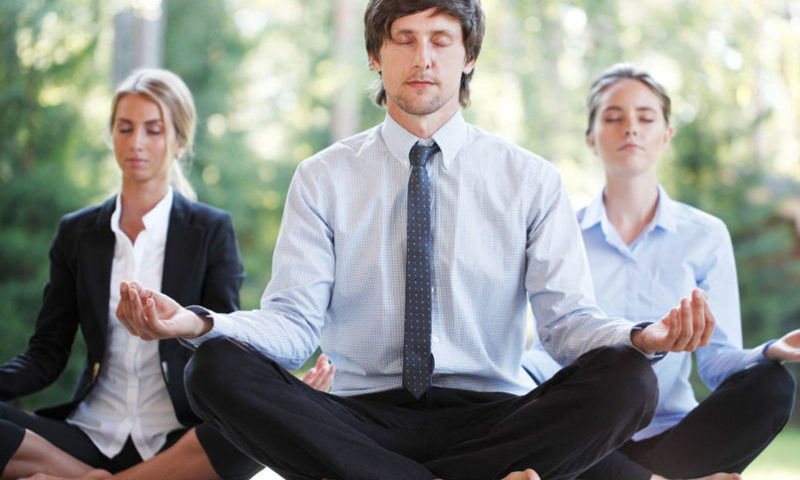 How Yoga Improves Morale in the Workplace
